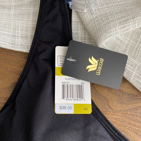 Wacoal b-smooth bra with no wire and removable pads. - Picture 2 of 8